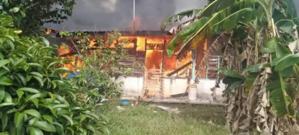 mantan napi bakar rumah ibu gara-gara tidak diberi uang © 2021 brilio.net mantan napi bakar rumah ibu gara-gara tidak diberi uang © 2021 brilio.net