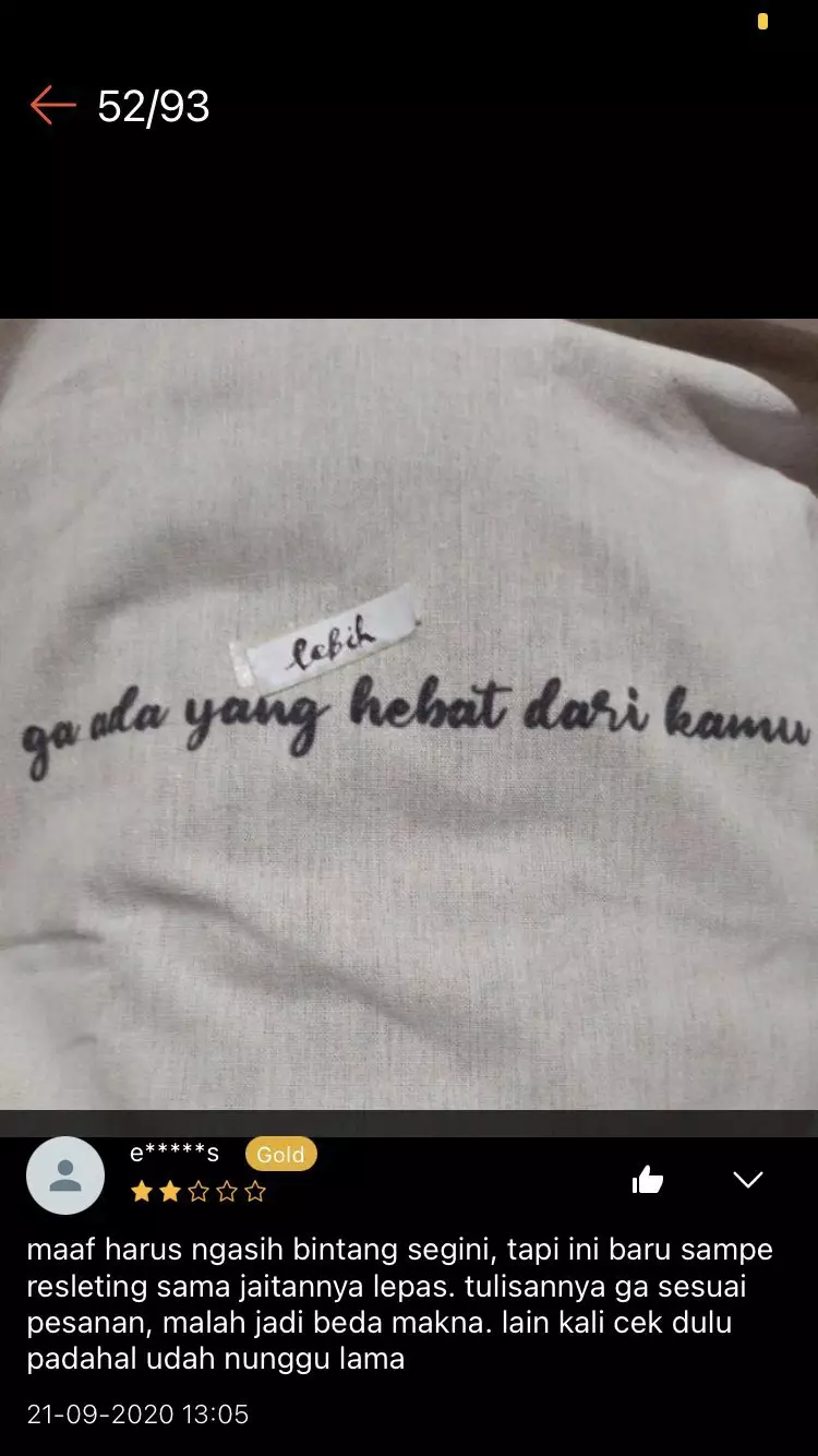 pembeli komplain gara-gara salah tulisan di baju © 2021 instagram.com