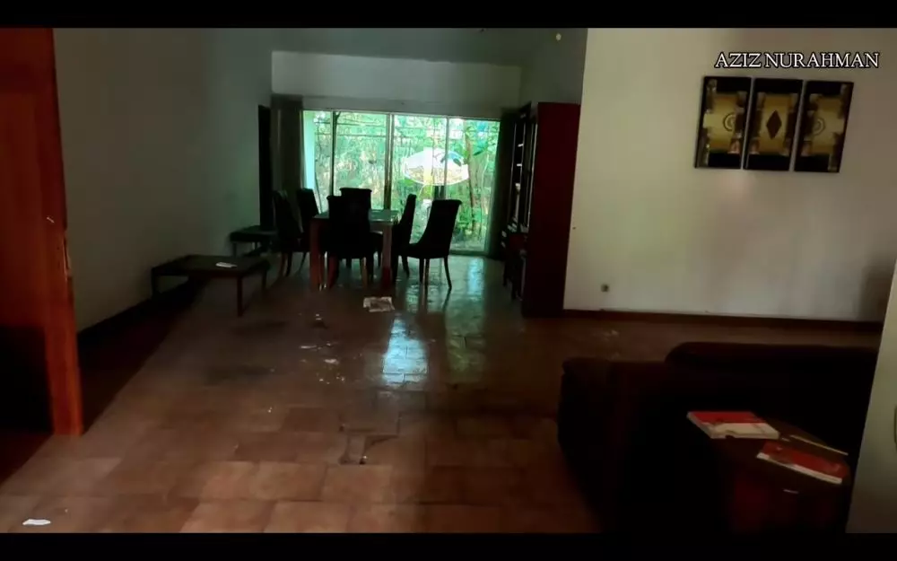 rumah mewah ada sisik ular © 2021 YouTube rumah mewah ada sisik ular © 2021 YouTube