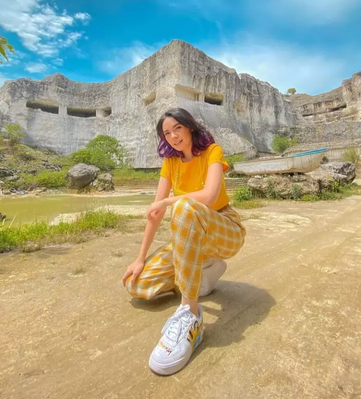 Seleb cantik jadi korban penipuan © Instagram