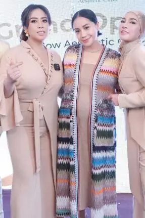 Gaya 11 penyanyi cantik pamer baby bump © berbagai sumber