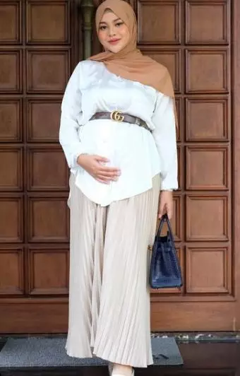 Gaya 11 penyanyi cantik pamer baby bump © berbagai sumber