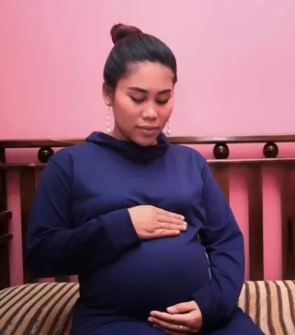 Gaya 11 penyanyi cantik pamer baby bump © berbagai sumber