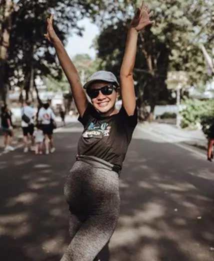 Gaya 11 penyanyi cantik pamer baby bump © berbagai sumber