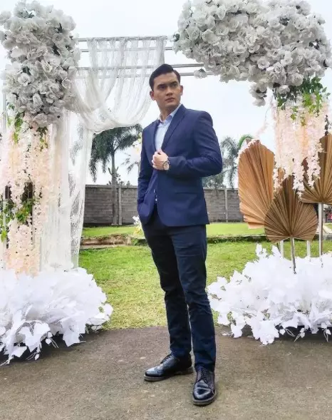 Beda gaya kondangan aktor Ikatan Cinta © berbagai sumber Beda gaya kondangan aktor Ikatan Cinta © berbagai sumber