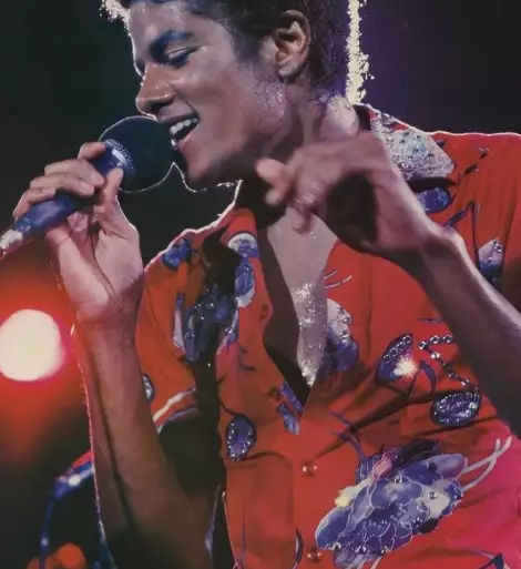 busana manggung Michael Jackson © 2021 brilio.net