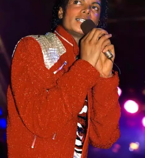 busana manggung Michael Jackson © 2021 brilio.net