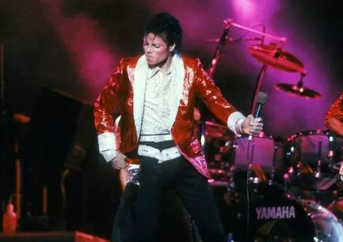 busana manggung Michael Jackson © 2021 brilio.net