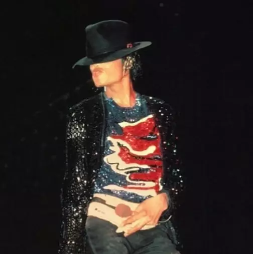 busana manggung Michael Jackson © 2021 brilio.net