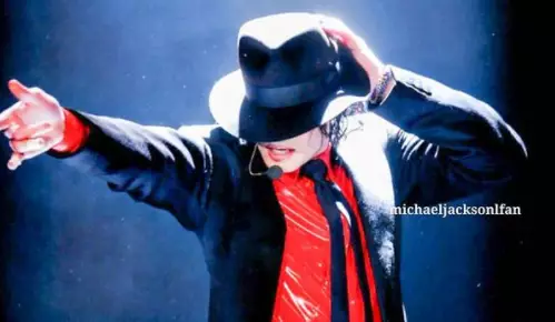 busana manggung Michael Jackson © 2021 brilio.net