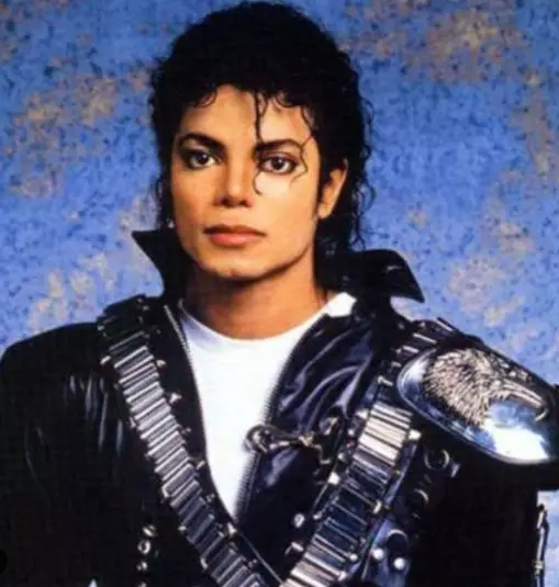 busana manggung Michael Jackson © 2021 brilio.net