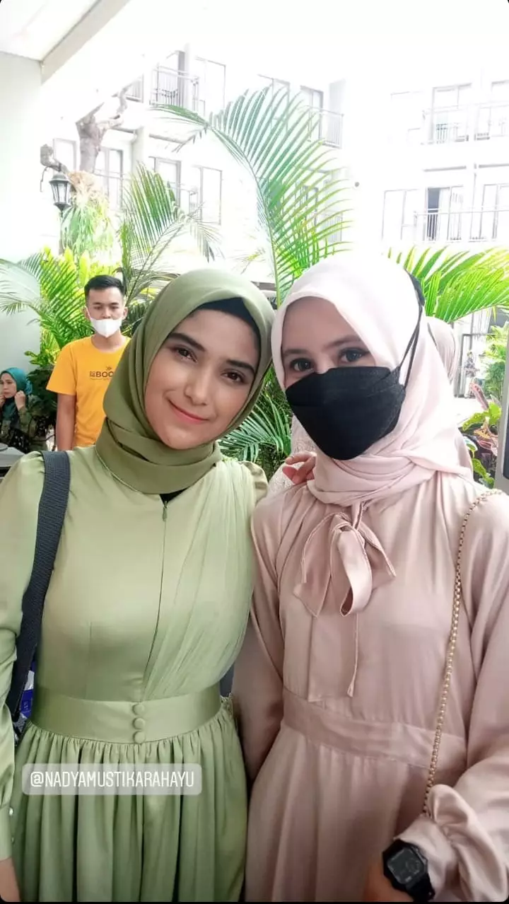 Nadya Mustika di pernikahan Ridho DA © 2021 brilio.net Nadya Mustika di pernikahan Ridho DA © 2021 brilio.net