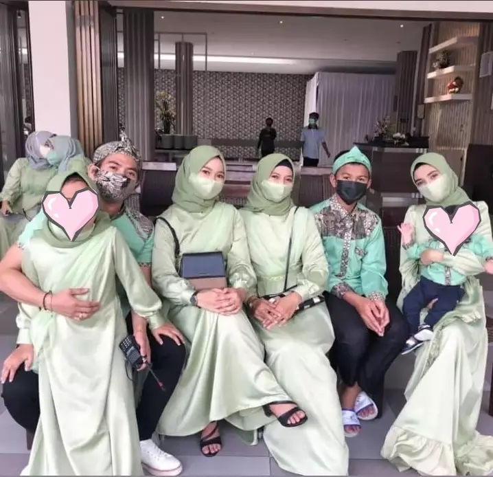 Nadya Mustika di pernikahan Ridho DA berbagai sumber Nadya Mustika di pernikahan Ridho DA berbagai sumber