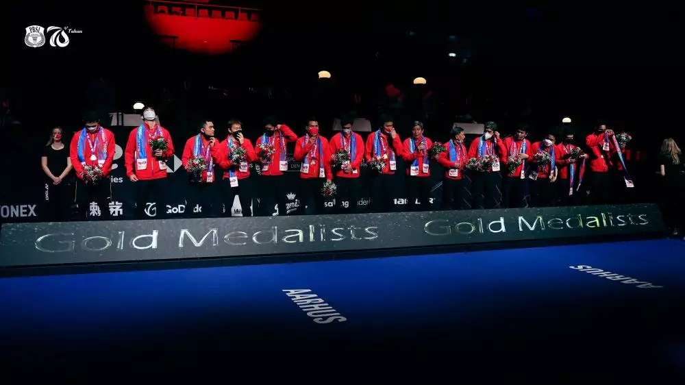 momen tim Indonesia bawa pulang Piala Thomas Twitter momen tim Indonesia bawa pulang Piala Thomas Twitter