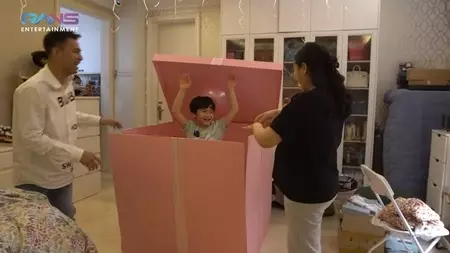 momen haru Raffi & Nagita dapat kejutan dari Rafathar © 2021 YouTube