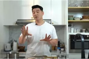 Estetik ala restoran, ini 5 cara simpel Chef Arnold plating makanan