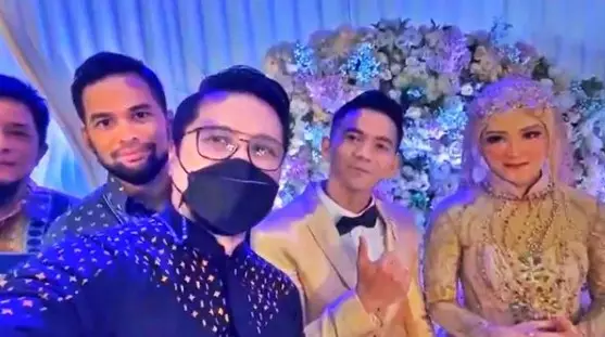 Gaya seleb hadiri resepsi Ridho DA dari berbagai sumber Gaya seleb hadiri resepsi Ridho DA dari berbagai sumber