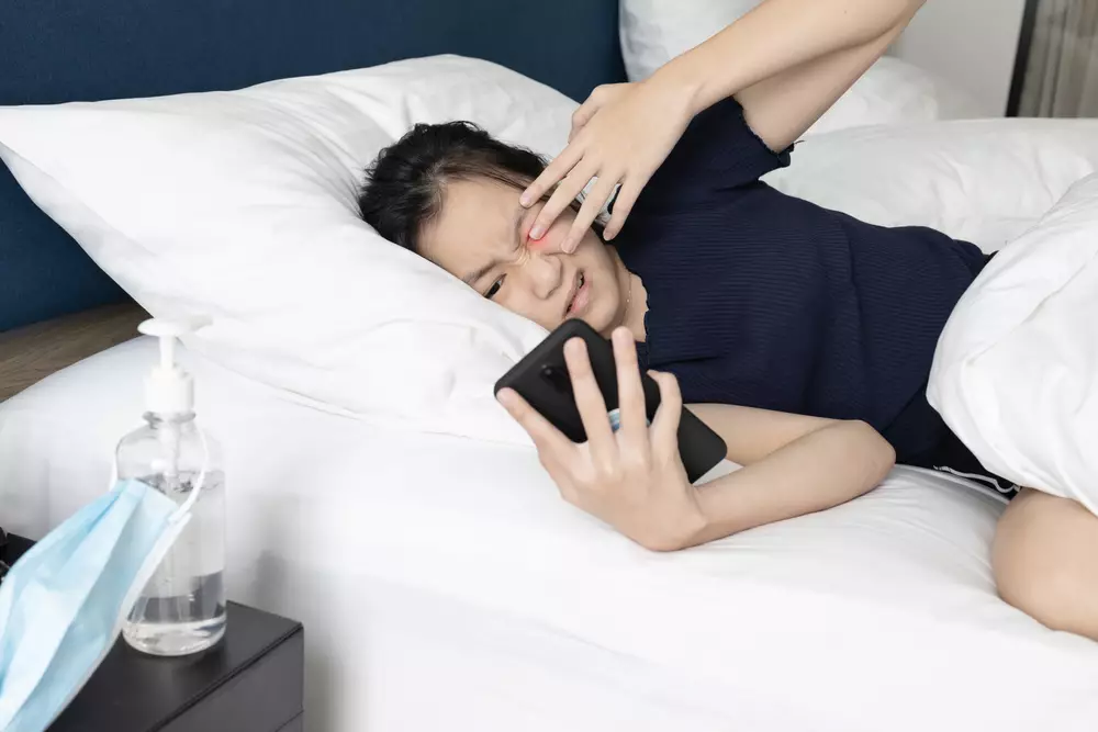 dampingi anak main gadget © 2021 berbagai sumber