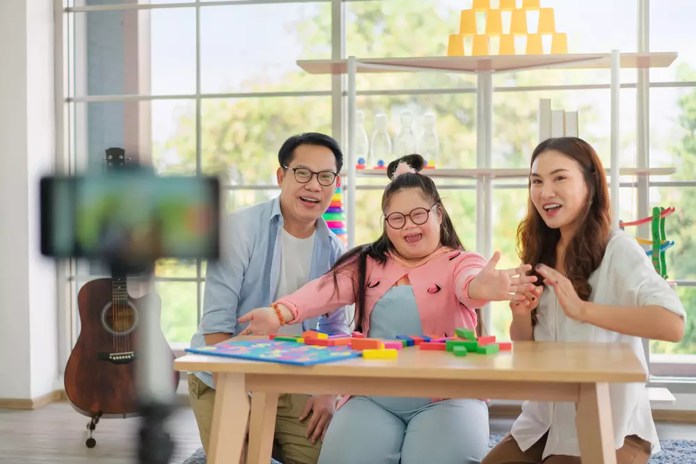 dampingi anak main gadget © 2021 berbagai sumber