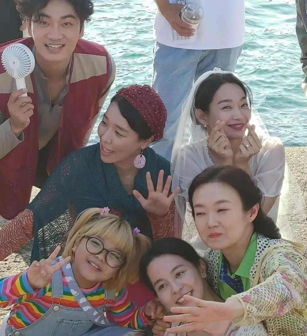 potret kompak warga gongjin © 2021 berbagai sumber