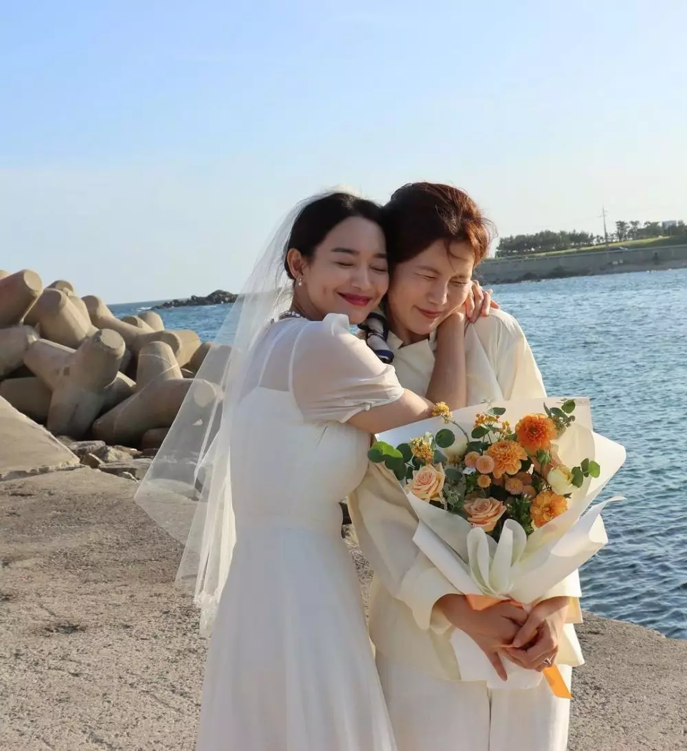 potret kompak warga gongjin © 2021 berbagai sumber