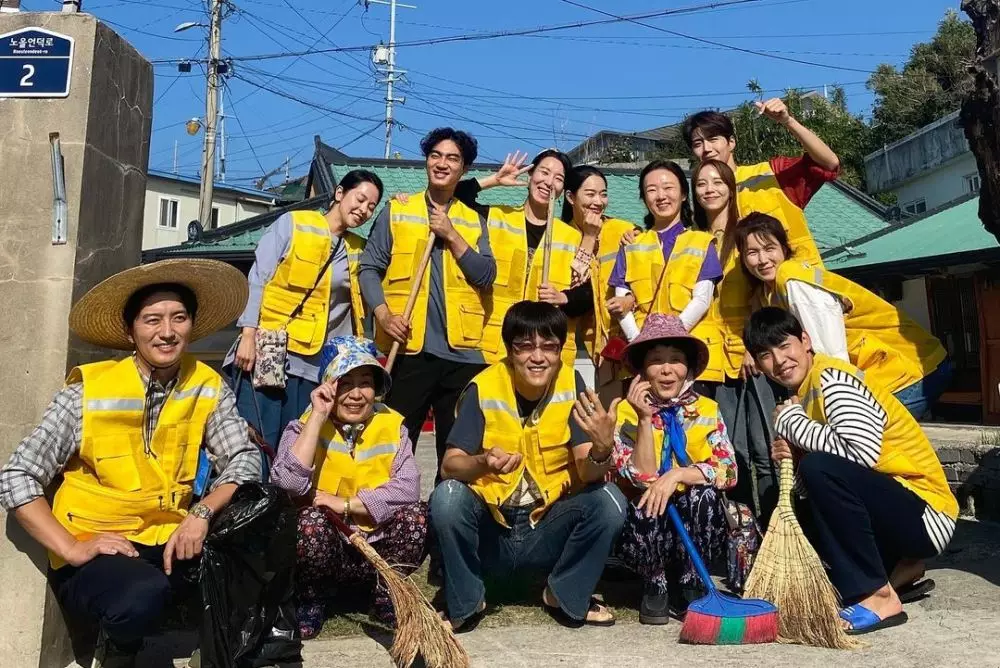 potret kompak warga gongjin © 2021 berbagai sumber