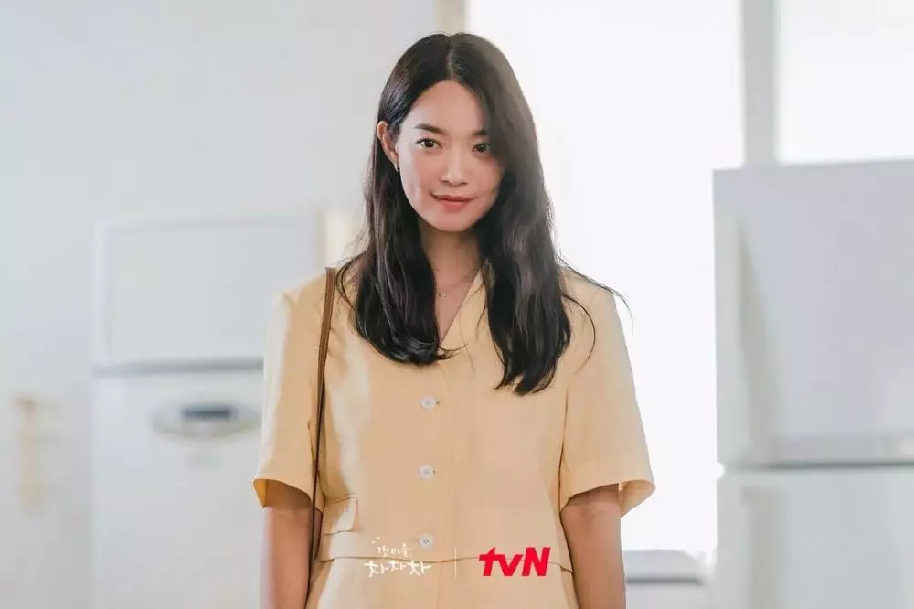 Ide outfit Shin Min-a dari berbagai sumber