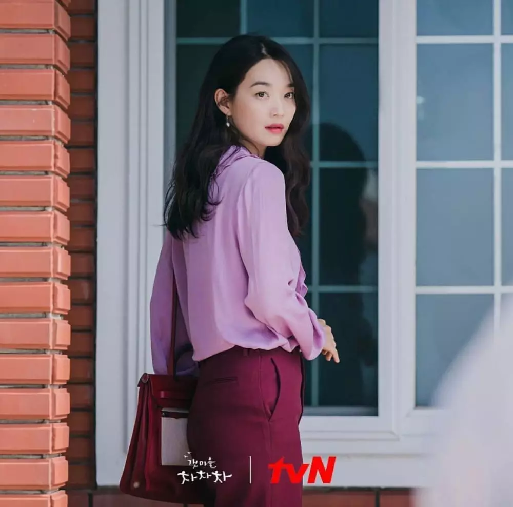 Ide outfit Shin Min-a dari berbagai sumber