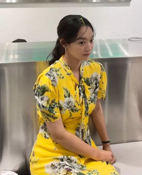 Ide outfit Shin Min-a dari berbagai sumber