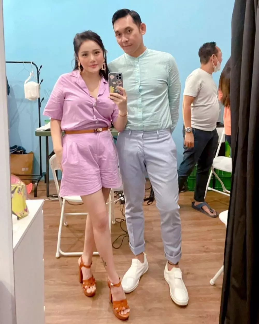 penyanyi cantik ini punya tato dari berbagai sumber