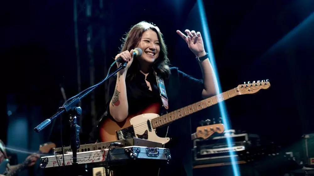 penyanyi cantik ini punya tato dari berbagai sumber