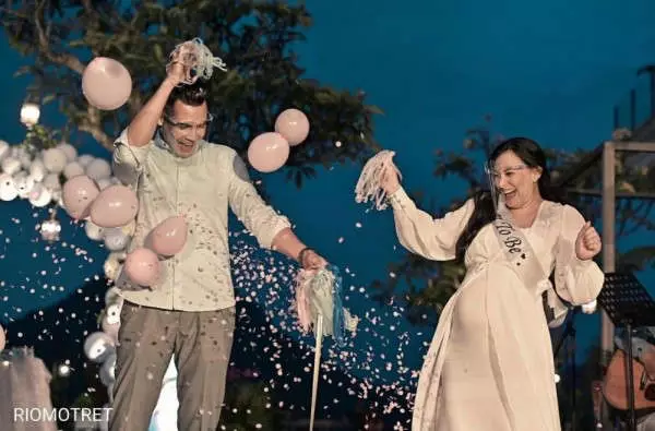 Momen gender reveal anak pertama pesinetron dari berbagai sumber Momen gender reveal anak pertama pesinetron dari berbagai sumber