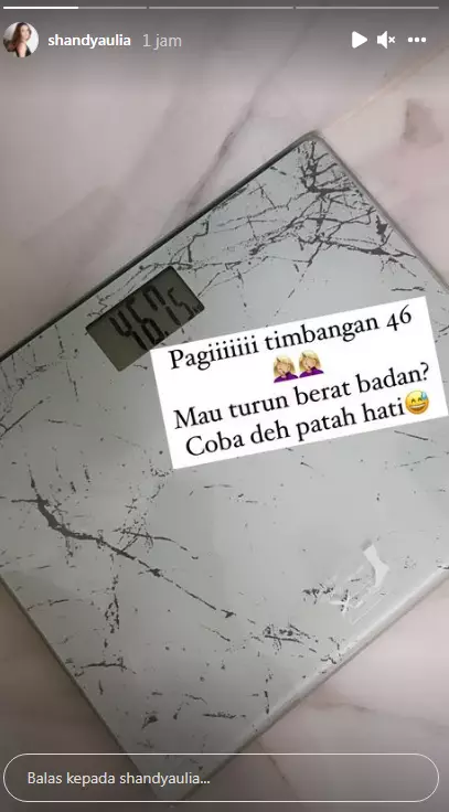 Patah hati jadi tips turunkan berat badan ala Shandy Aulia © 2021 Instagram