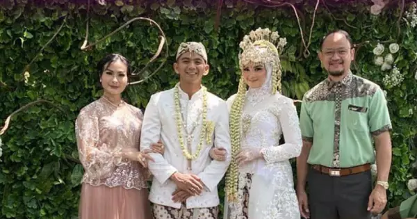 momen Iis Dahlia dampingi Rizki dan Ridho DA © berbagai sumber momen Iis Dahlia dampingi Rizki dan Ridho DA © berbagai sumber