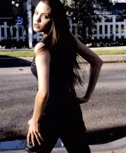 Angelina Jolie awal karier © 2021 brilio.net Angelina Jolie awal karier © 2021 brilio.net