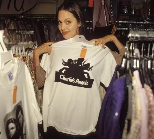 Angelina Jolie awal karier © 2021 brilio.net Angelina Jolie awal karier © 2021 brilio.net