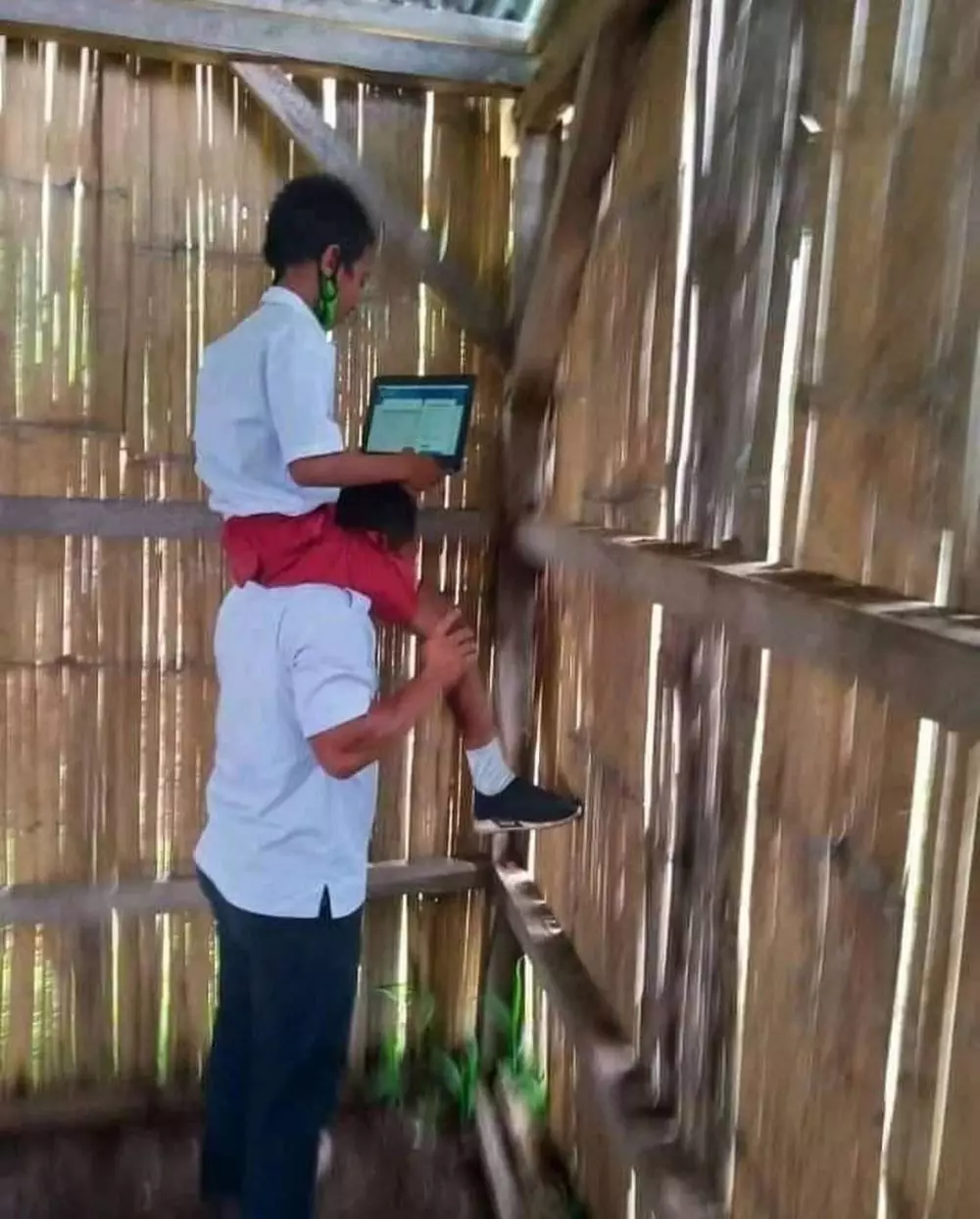 Kisah guru NTT berjuang untuk muridnya Instagram