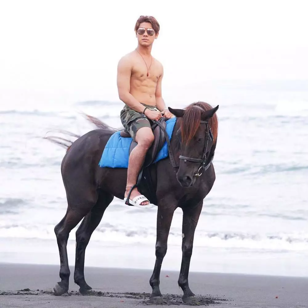 seleb pria saat berkuda © 2021 berbagai sumber