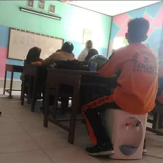 murid duduk paling belakang paling kocak © 2021 1cak.com