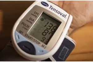 Jarang diketahui, 9 minuman ini wajib dihindari penderita darah tinggi