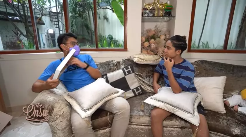 Betrand Peto beri kejutan anniversary © YouTube