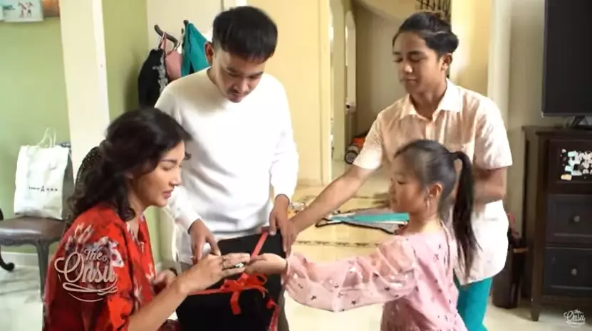 Betrand Peto beri kejutan anniversary © YouTube