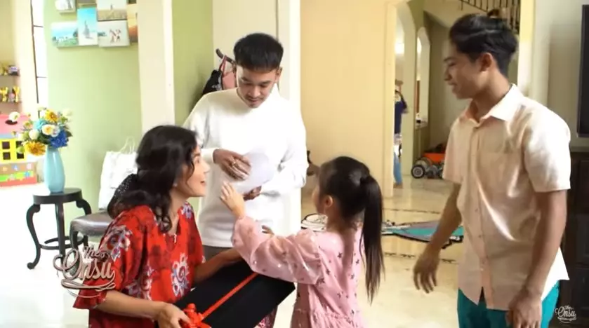 Betrand Peto beri kejutan anniversary © YouTube