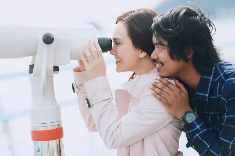 momen mesra shandy aulia dan pasangan film © berbagai sumber