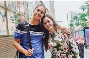 Intip bisnis kuliner anak 7 seleb, punya El Rumi di halaman rumah