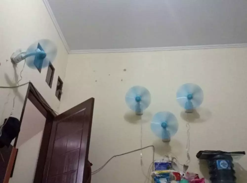 pasang kipas anginnya nyeleneh banget © 2021 1cak.com