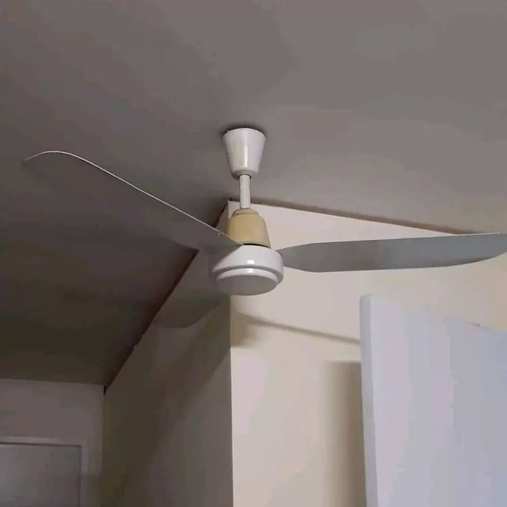 pasang kipas anginnya nyeleneh banget © 2021 1cak.com