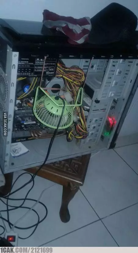 pasang kipas anginnya nyeleneh banget © 2021 1cak.com
