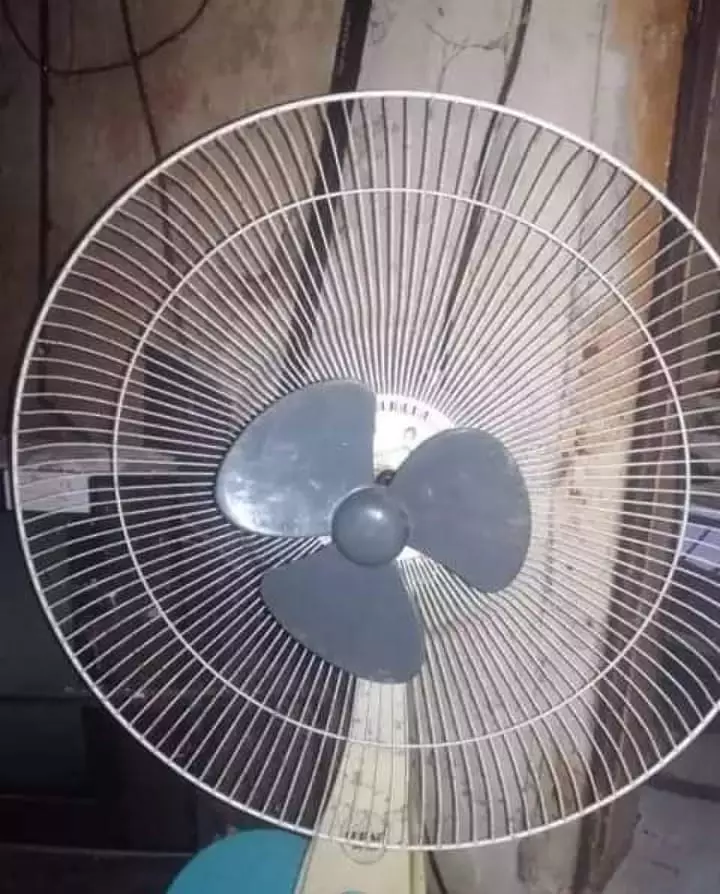 pasang kipas anginnya nyeleneh banget © 2021 1cak.com