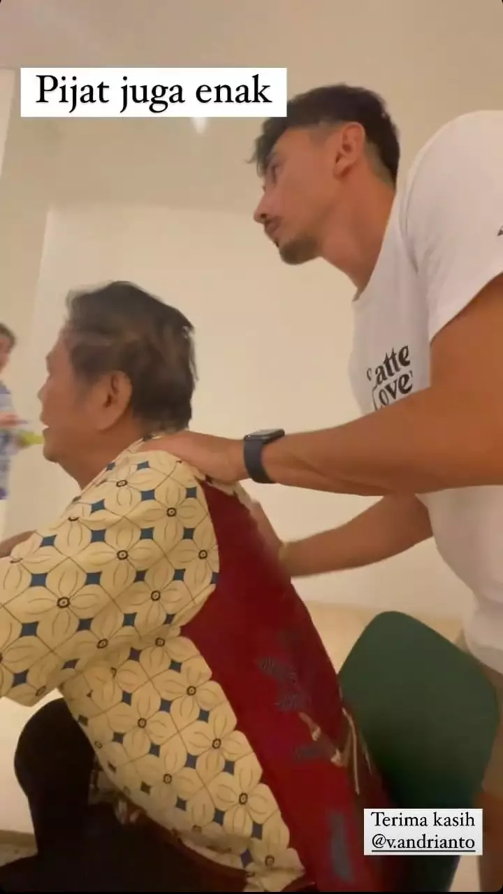 Momen manis Vincent Verhaag dan keluarga Jessica Iskandar © Instagram